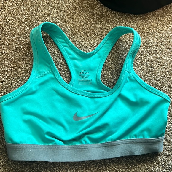 Nike sports bra - Picture 1 of 2